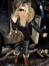 Jessica Simpson is seen with a patchwork handbag. Photo from People.com